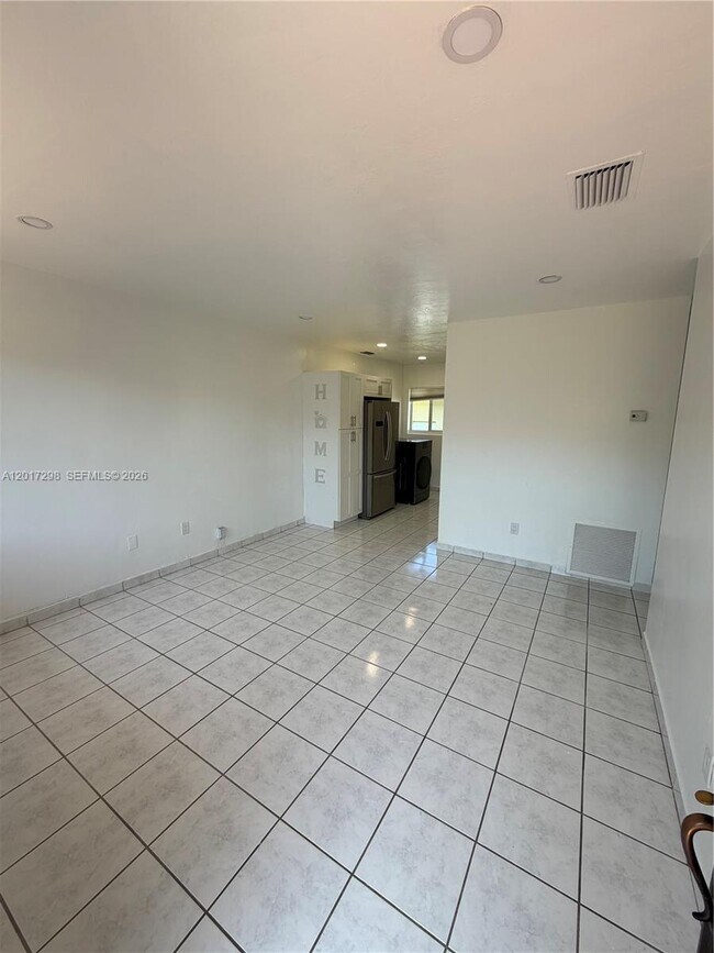 Foto del edificio - 3112 SW 16th St