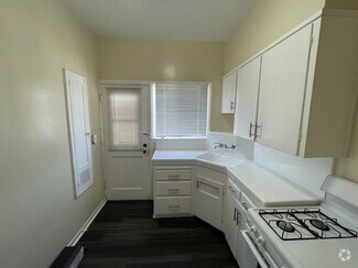 Building Photo - 803 W Glenoaks Blvd