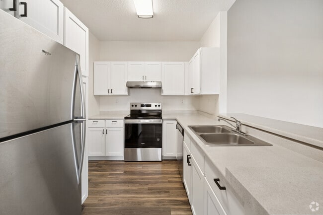 2BR, 2BA - 1,220SF - Kitchen - Park Ridge Apartments