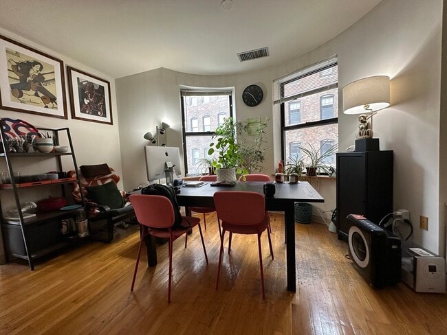 Building Photo - 108 Gainsborough St