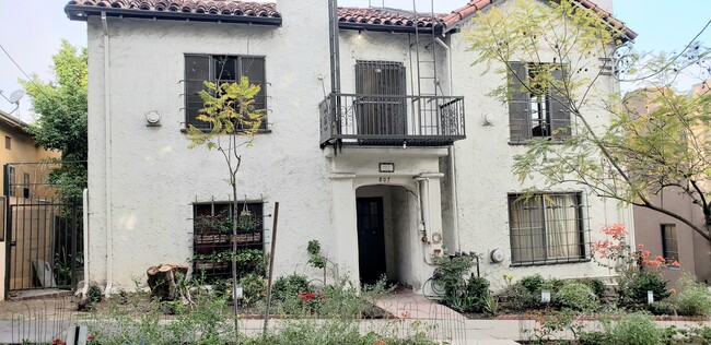 Building Photo - 807 Hyperion Ave