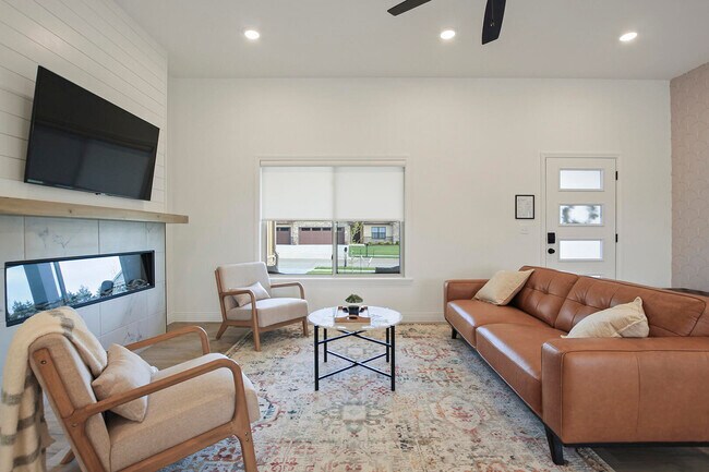 Foto del edificio - 1641 Spring Mountain Dr