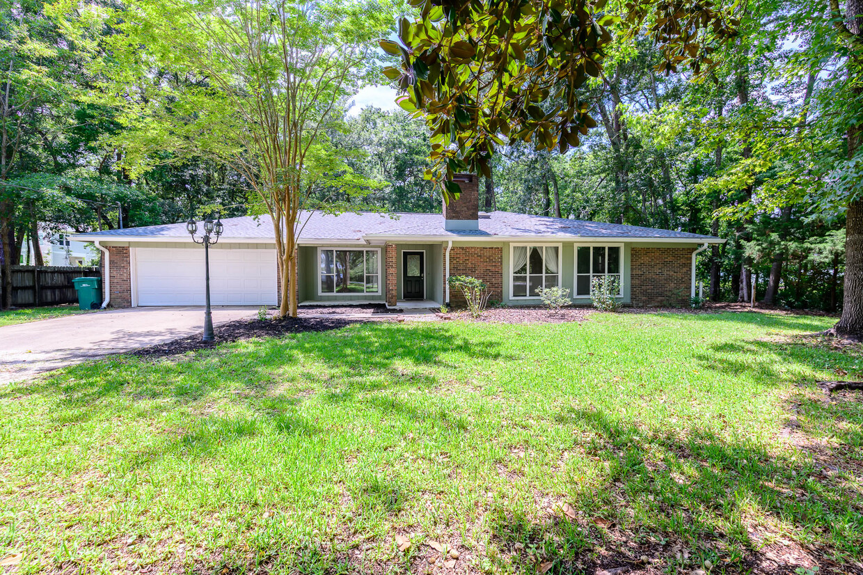 Foto principal - 1688 Vine Ave