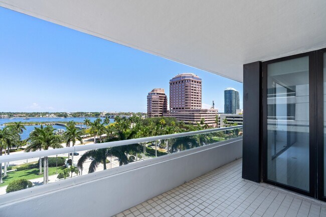 Foto del edificio - 529 S Flagler Dr