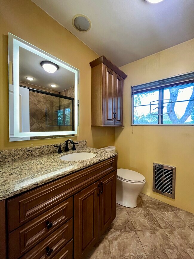 Building Photo - 5381 Village Grn