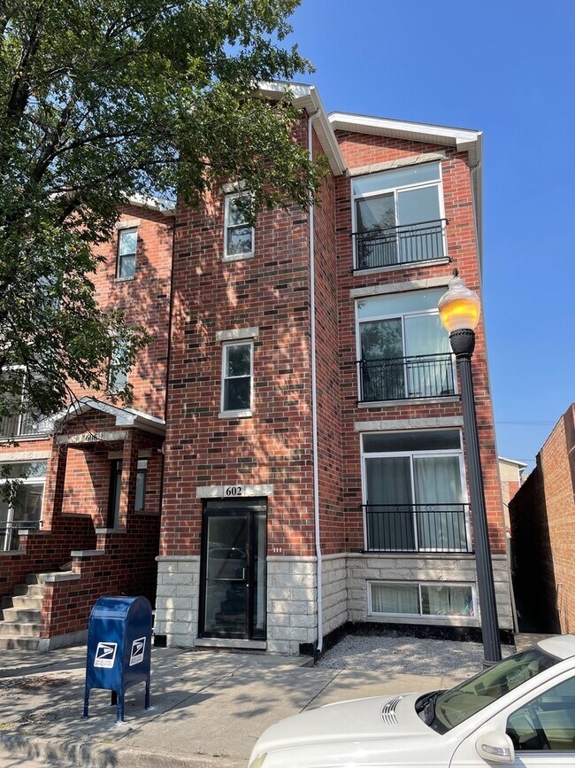 Building Photo - 602 W 26th St