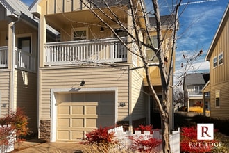 Building Photo - 515 G St