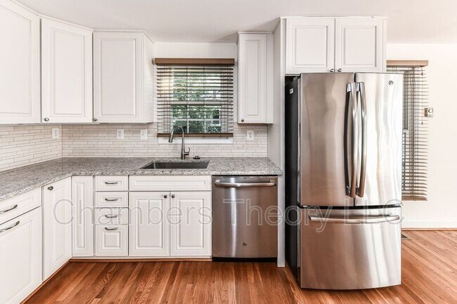 Foto del edificio - 305 N Greenbrier St