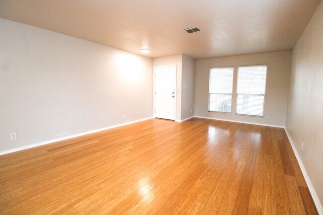 Foto del edificio - 9706 Battle Pass