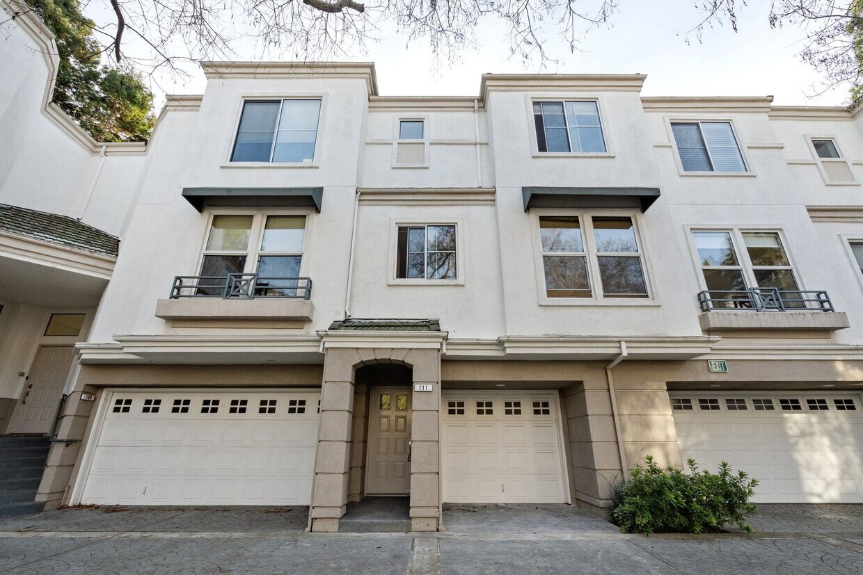 Primary Photo - PRIZED UNIT IN RESORT-LIKE COMMUNITY EXCEL...
