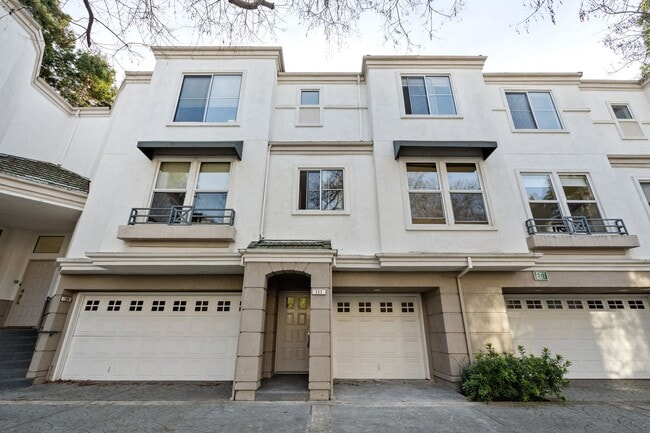 PRIZED UNIT IN RESORT-LIKE COMMUNITY EXCEL... - PRIZED UNIT IN RESORT-LIKE COMMUNITY EXCEL... House