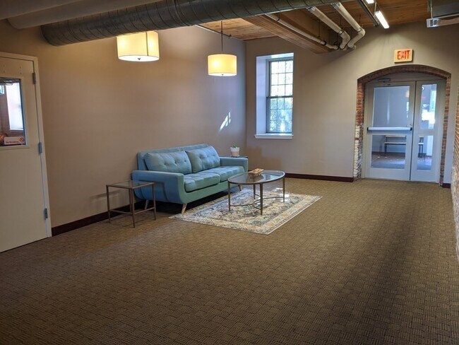 Building Photo - 52 Lawrence Dr