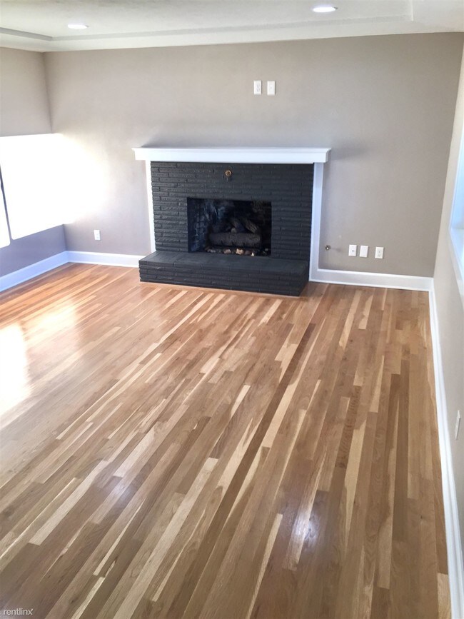 Building Photo - 3 br, 1.5 bath House - 7572 Carolina Lane