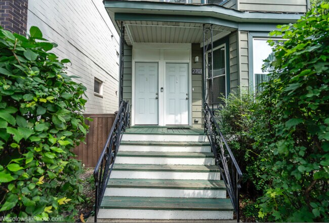 Foto del edificio - 2701 N Hamlin Ave