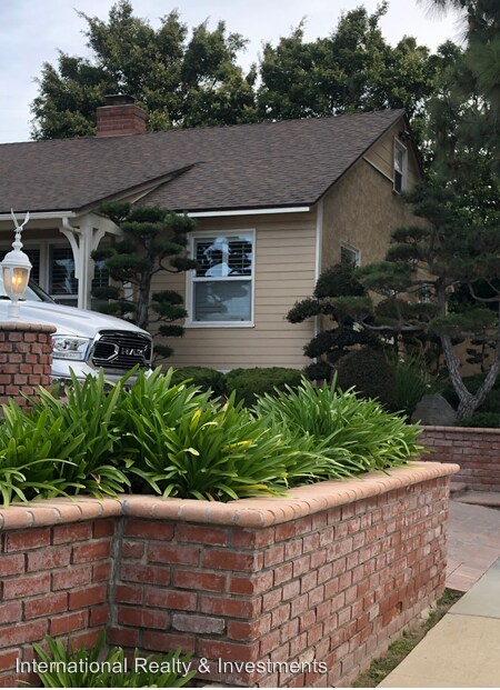 Building Photo - 2 br, 1.5 bath House - 9530 S. 11th Avenue