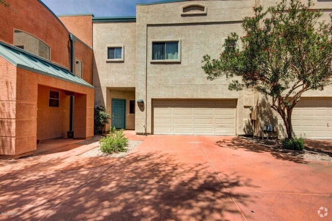 Building Photo - 2027 E University Dr