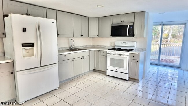 Building Photo - 236 W Mt Pleasant Ave