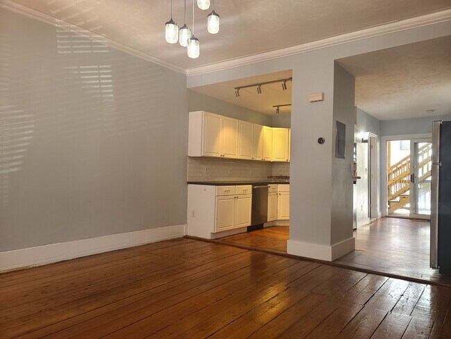 Foto del edificio - 216 W 9th St