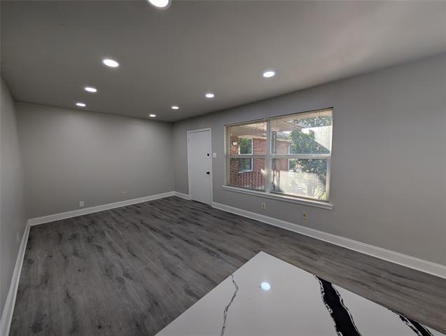 Building Photo - 330 La Salle Dr