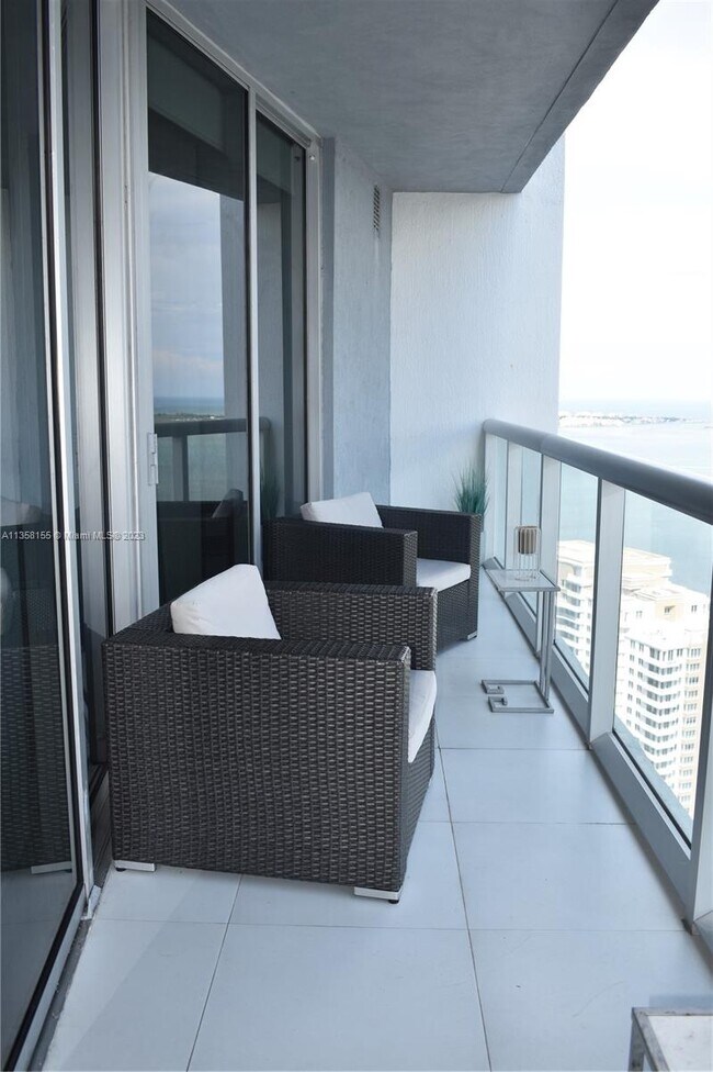 Building Photo - 475 Brickell Ave