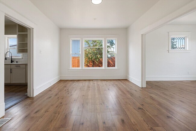 Foto del edificio - 1113 W Montgomery Ave