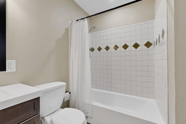 Building Photo - 1601 Pennsylvania St NE