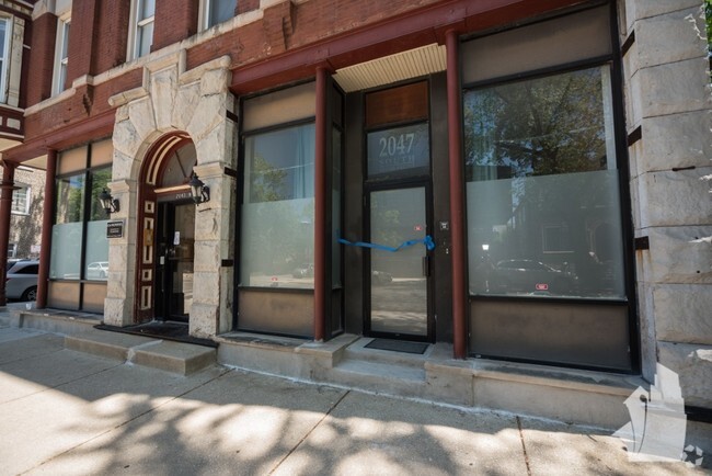 Building Photo - 2049 N Hoyne Ave