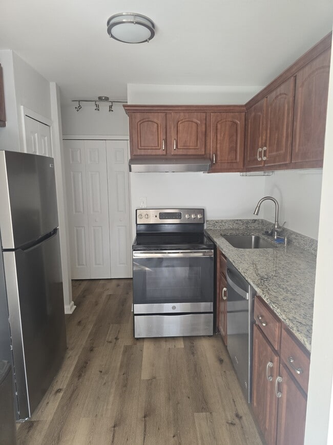 Building Photo - 30268 Southfield Rd