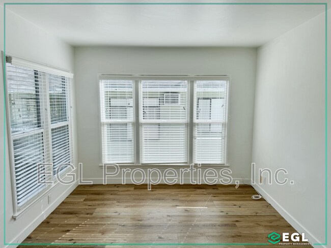 Building Photo - 1321 1/2 Orange Drive