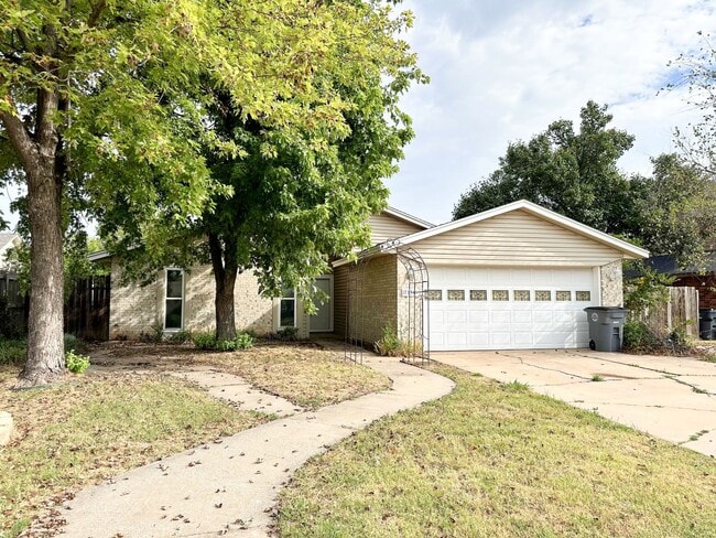 Building Photo - 7131 NW Birch Pl