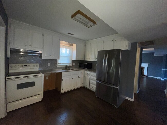 Foto del edificio - 5 Bedroom 2.5 Bath Rental in Newport News ...