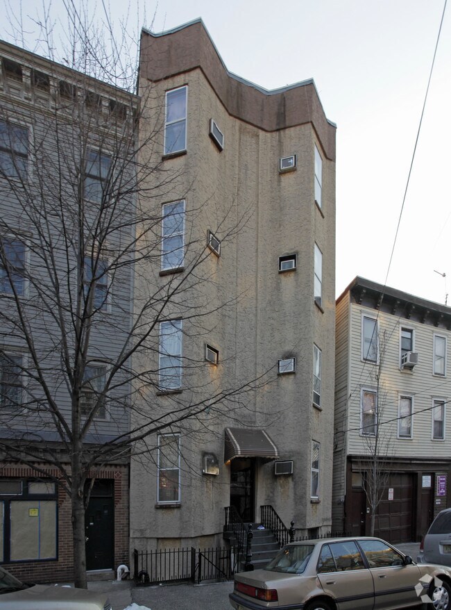 Foto principal - 367 2nd St