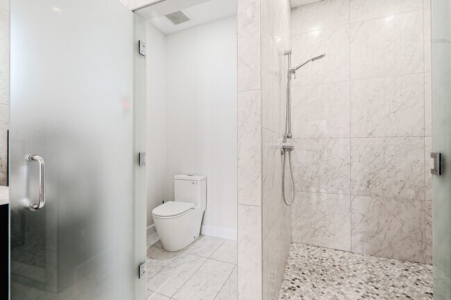 Building Photo - 4456 St Garnier