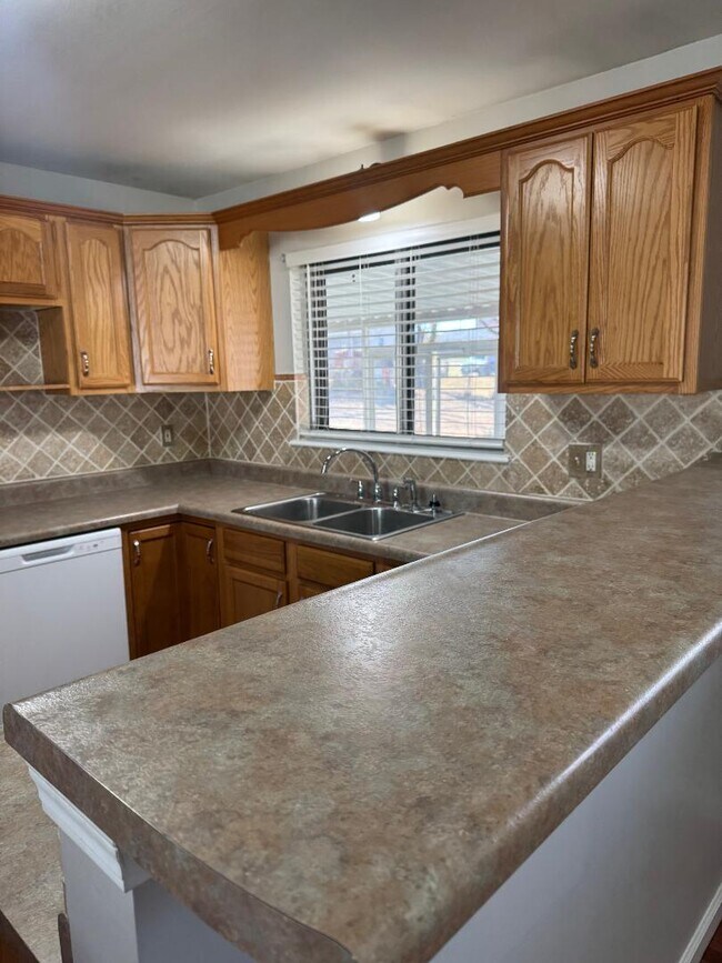 Foto del edificio - 709 Plaza Dr