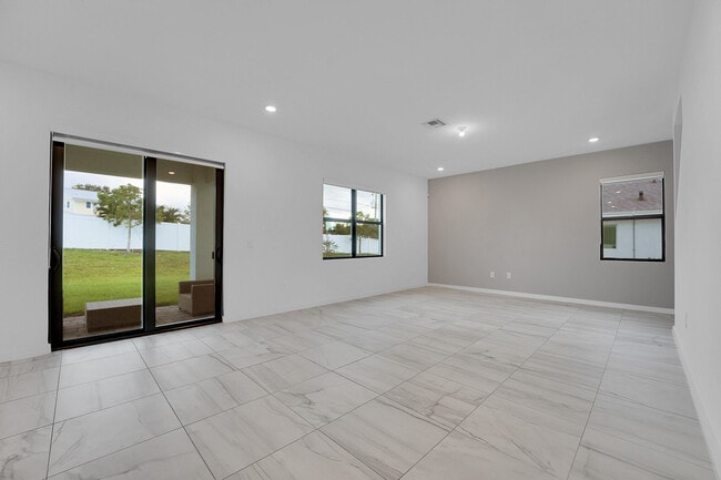 Building Photo - 2006 NE Ocean Dunes Dr