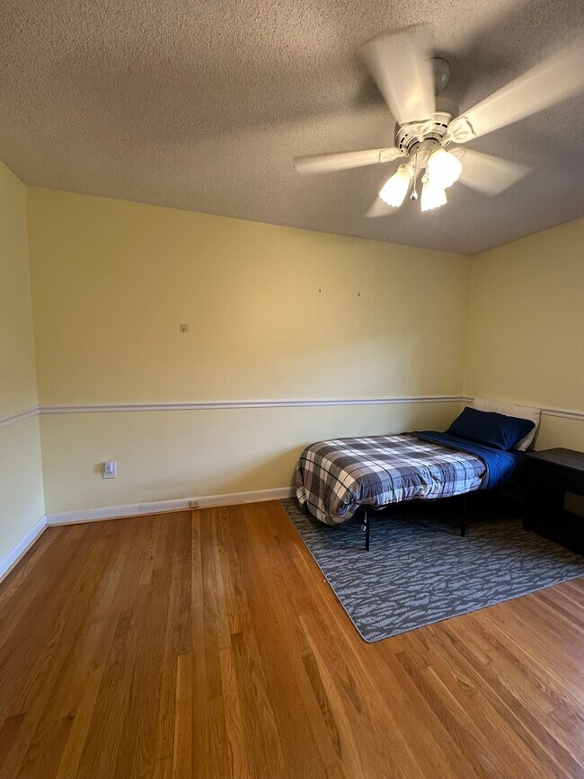 Foto del edificio - 6011 Wedgewood Dr