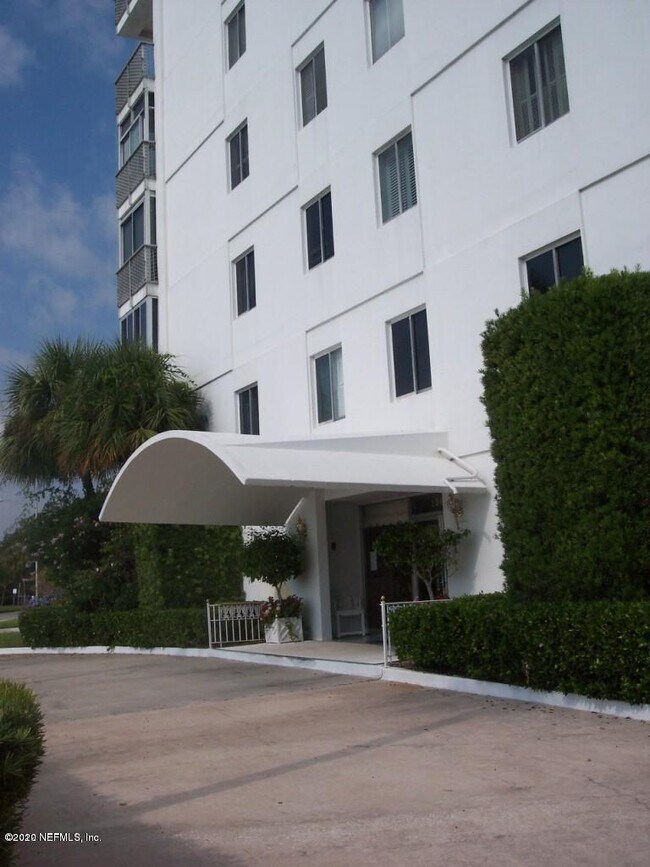 Foto del edificio - 1560 Lancaster Terrace