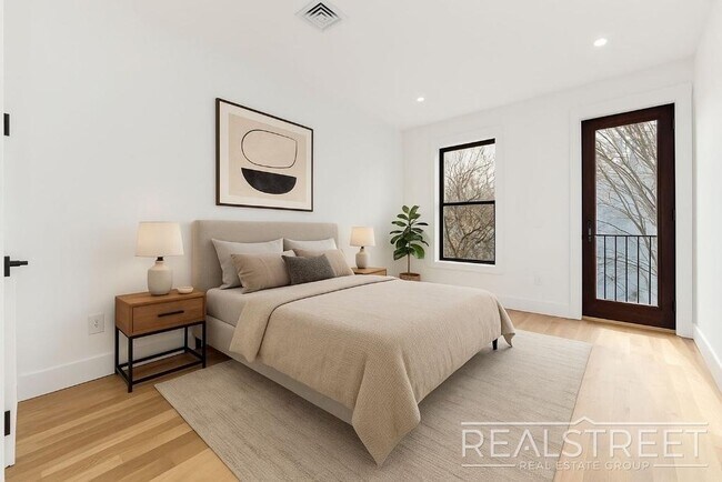 Foto del edificio - Stunning 4 Bed 2 Bath in Clinton Hill with...