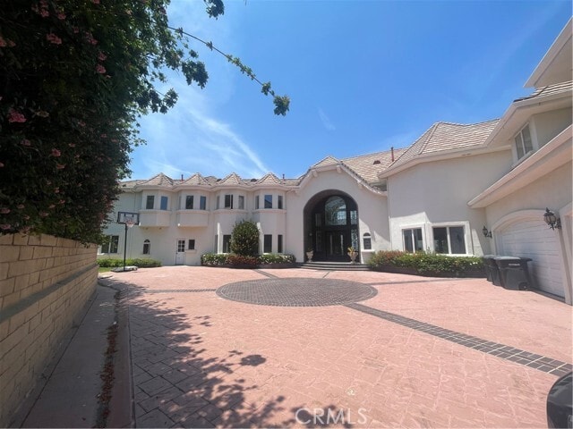 Building Photo - 2836 N Kingsgate Dr