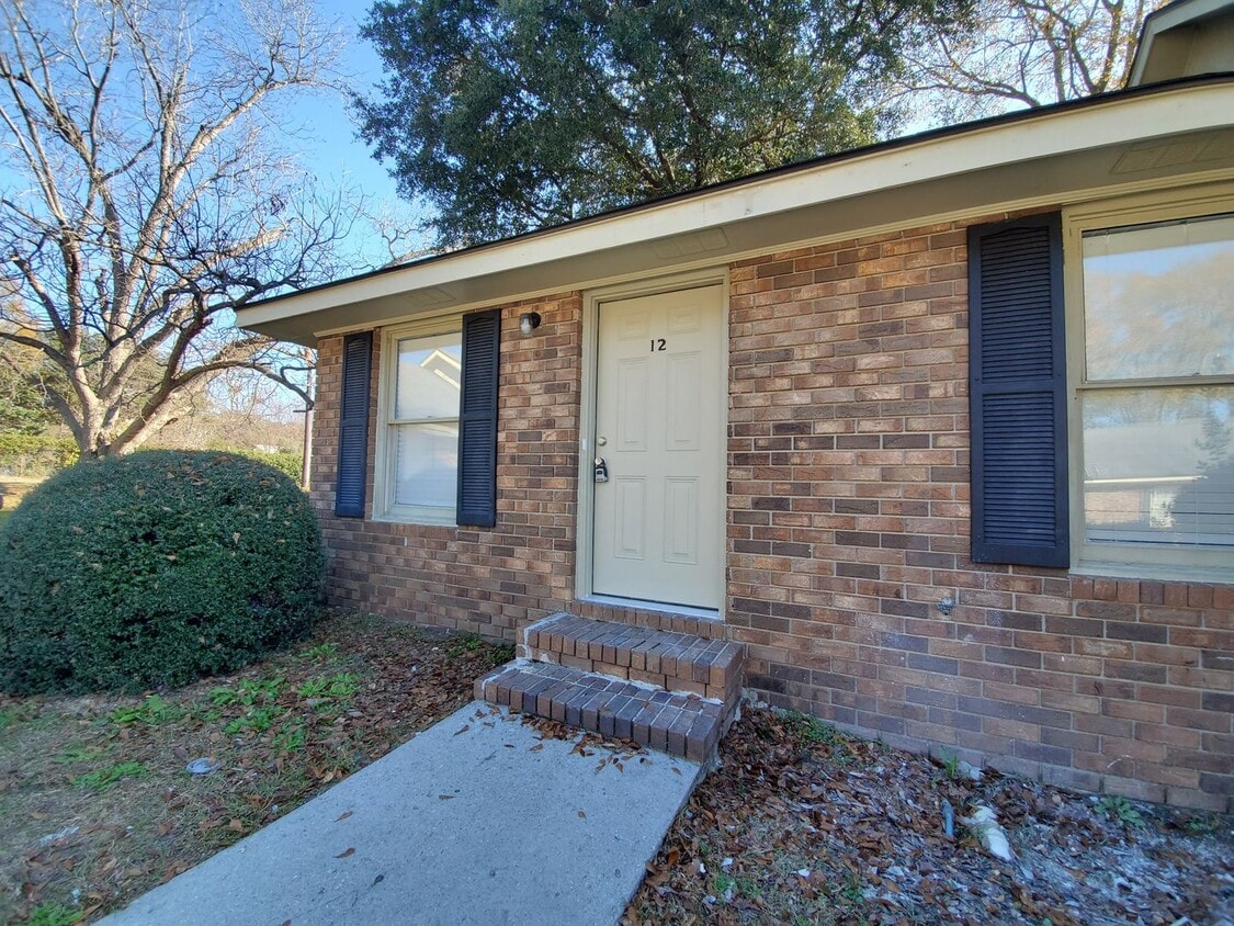 Primary Photo - 100 Lanier Dr
