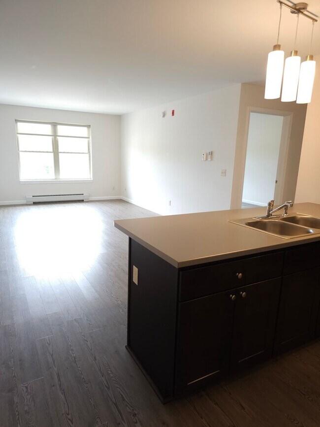 Foto del edificio - Here's a 1 Bedroom Apartment waiting for you!
