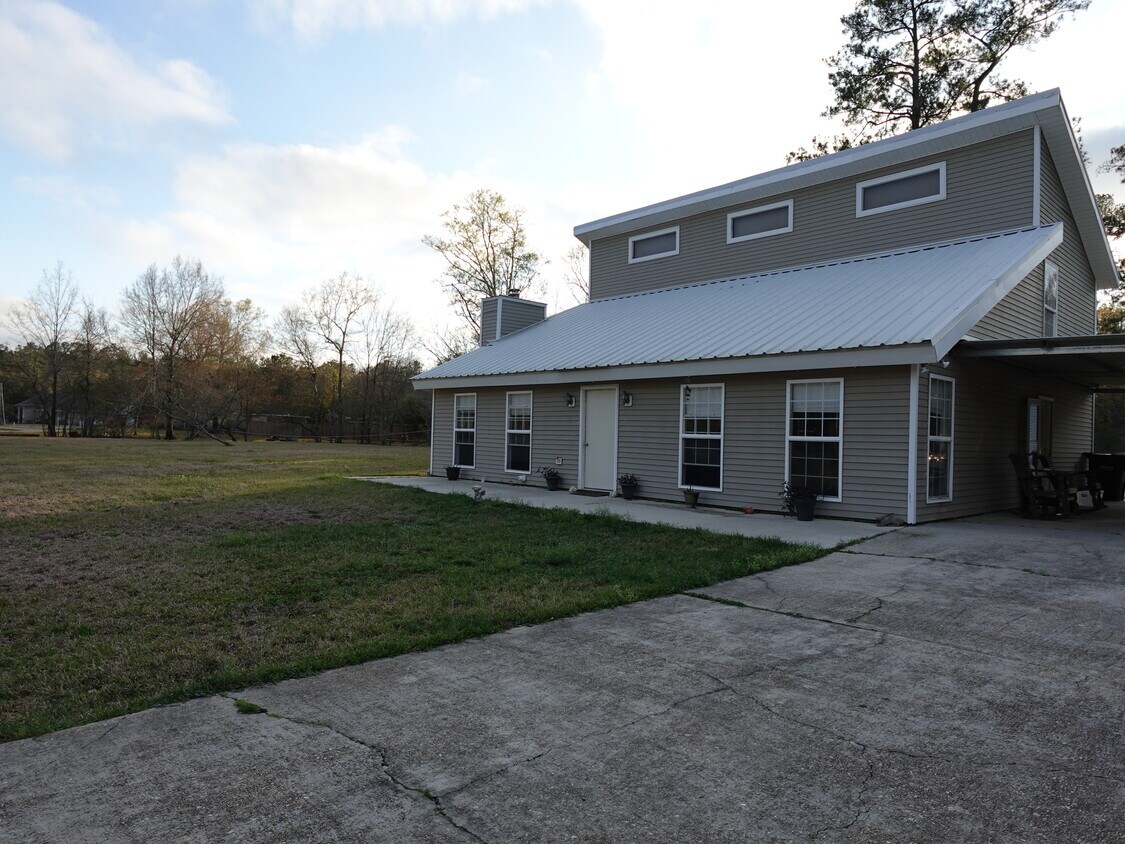 Primary Photo - 45097 Greenbrier Rd