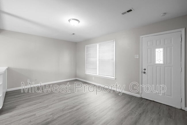 Building Photo - 1450 Plaza Pl