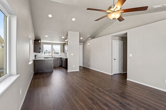 Building Photo - Non-refundable and security deposit total:...