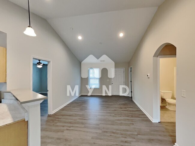 Building Photo - 431 E Todd Ln
