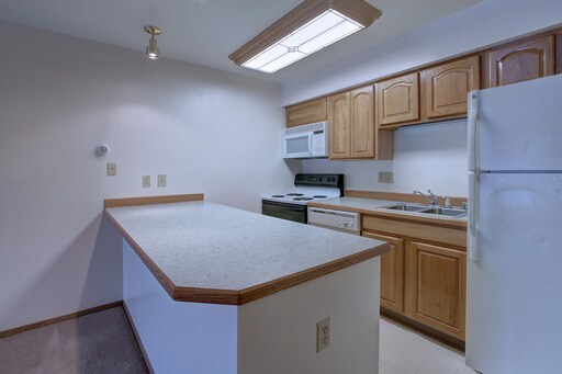 Fotografía del edificio - 9701 Vanguard Dr