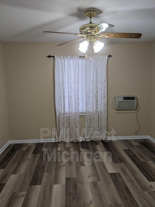 Foto del edificio - 1956 Crestmoor Ct SE