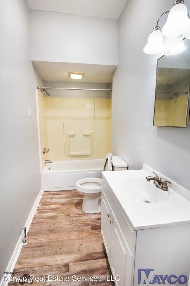 Building Photo - 448 Robinson Pl