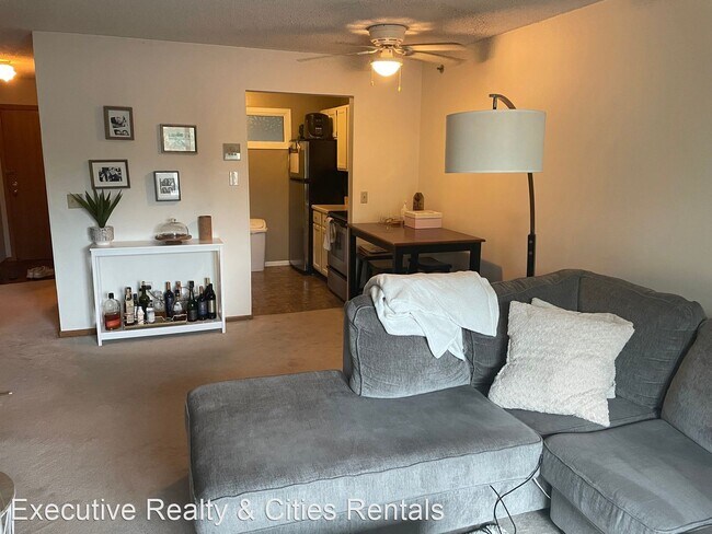 Building Photo - 1 br, 1 bath House - 2150 Ridge Drive Unit 24