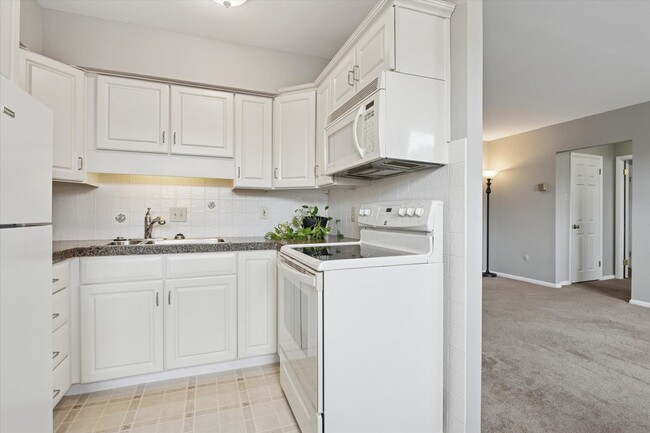 Building Photo - Charming 1B/1B Unit in Downingtown Commons...